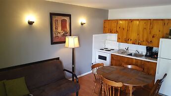 Greenside motel