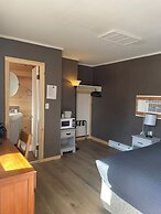 Greenside motel