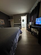 Greenside motel