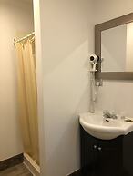 Greenside motel