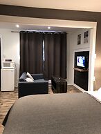 Greenside motel
