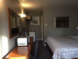 Greenside motel