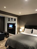 Greenside motel