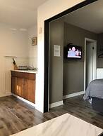 Greenside motel
