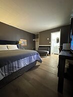 Greenside motel