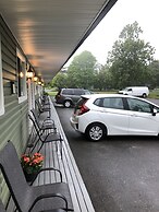 Greenside motel