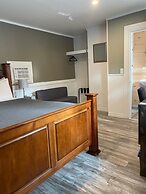 Greenside motel