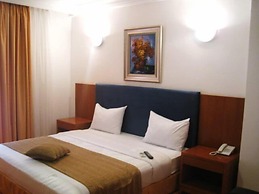 Leon Hôtel