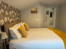 Raincliffe Hotel