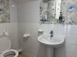 Raincliffe Hotel