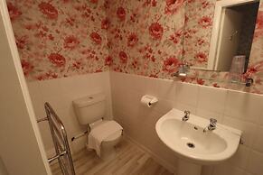 Raincliffe Hotel