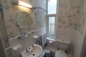 Raincliffe Hotel