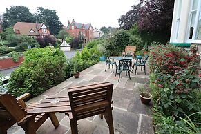 Raincliffe Hotel