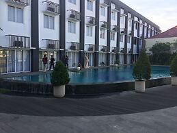 Front One Akshaya Hotel Karawang