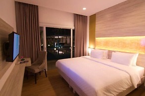 Front One Akshaya Hotel Karawang