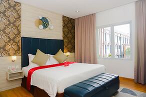 Front One Akshaya Hotel Karawang