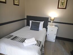 Oakwood Lodge