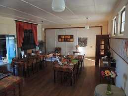 Oasis Country Lodge