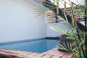 Teetotum Hotel Restaurant Lounge
