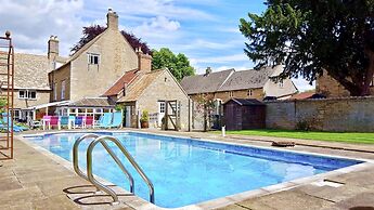 River Nene Cottages