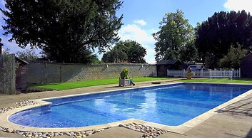 River Nene Cottages