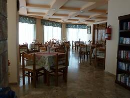 Kamari Bay Hotel