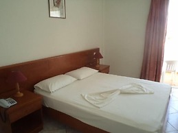 Kamari Bay Hotel