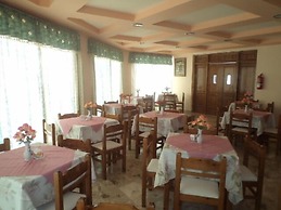 Kamari Bay Hotel