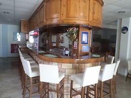 Kamari Bay Hotel