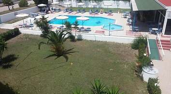 Lagonas Beach Hotel