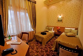 Riviera Hotel