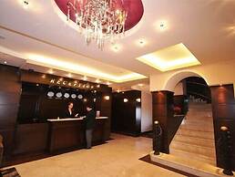 Riviera Hotel