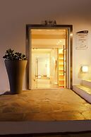 Far Out Hotel & Spa