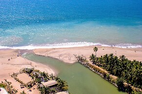 Grand Venetian Condominium
