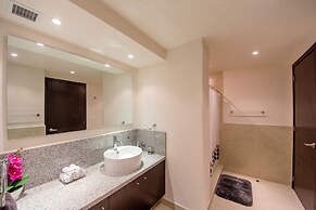 Grand Venetian Condominium