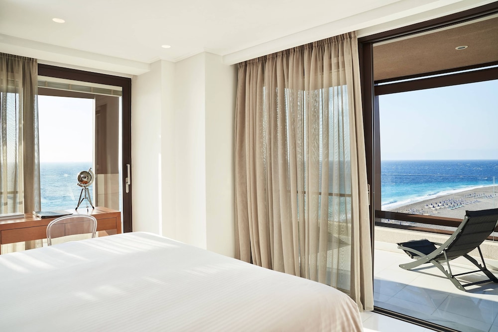Bellevue On The Beach Suites