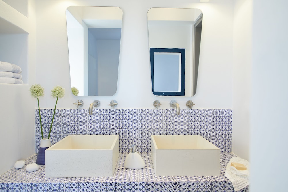 Milos Breeze Boutique Hotel