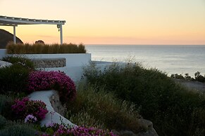 Milos Breeze Boutique Hotel