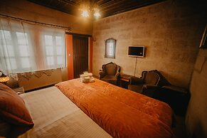 Helios Cave Hotel