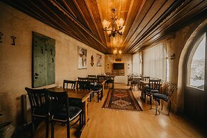 Helios Cave Hotel