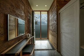 Seven Havens Residence