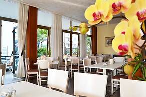 Hotel Midi