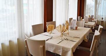 Hotel Midi