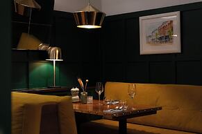 The White Star Tavern
