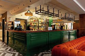 The White Star Tavern