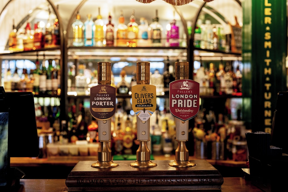 The White Star Tavern