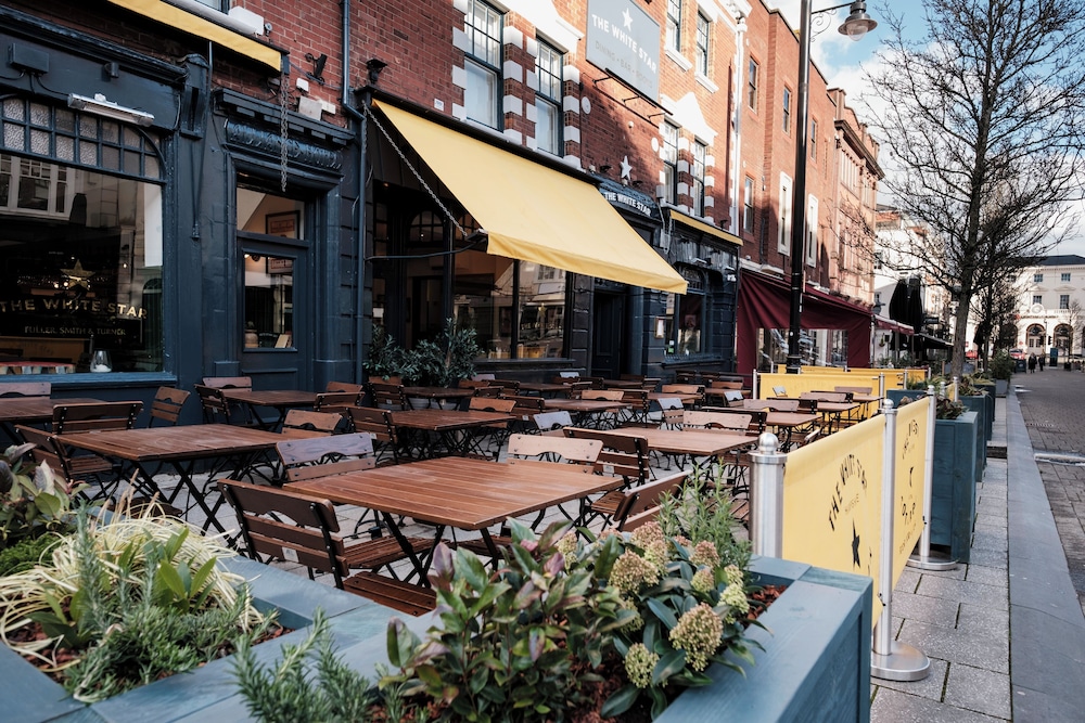 The White Star Tavern