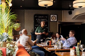 The White Star Tavern
