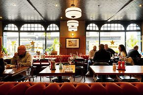 The White Star Tavern