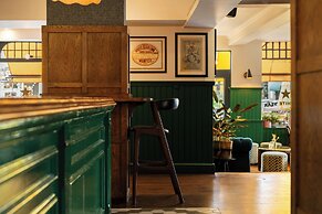 The White Star Tavern